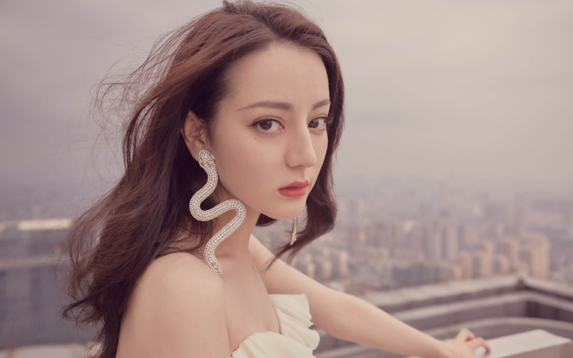 体育新闻中心发布体育用户生成内容合规手册，体育用户的行为分析