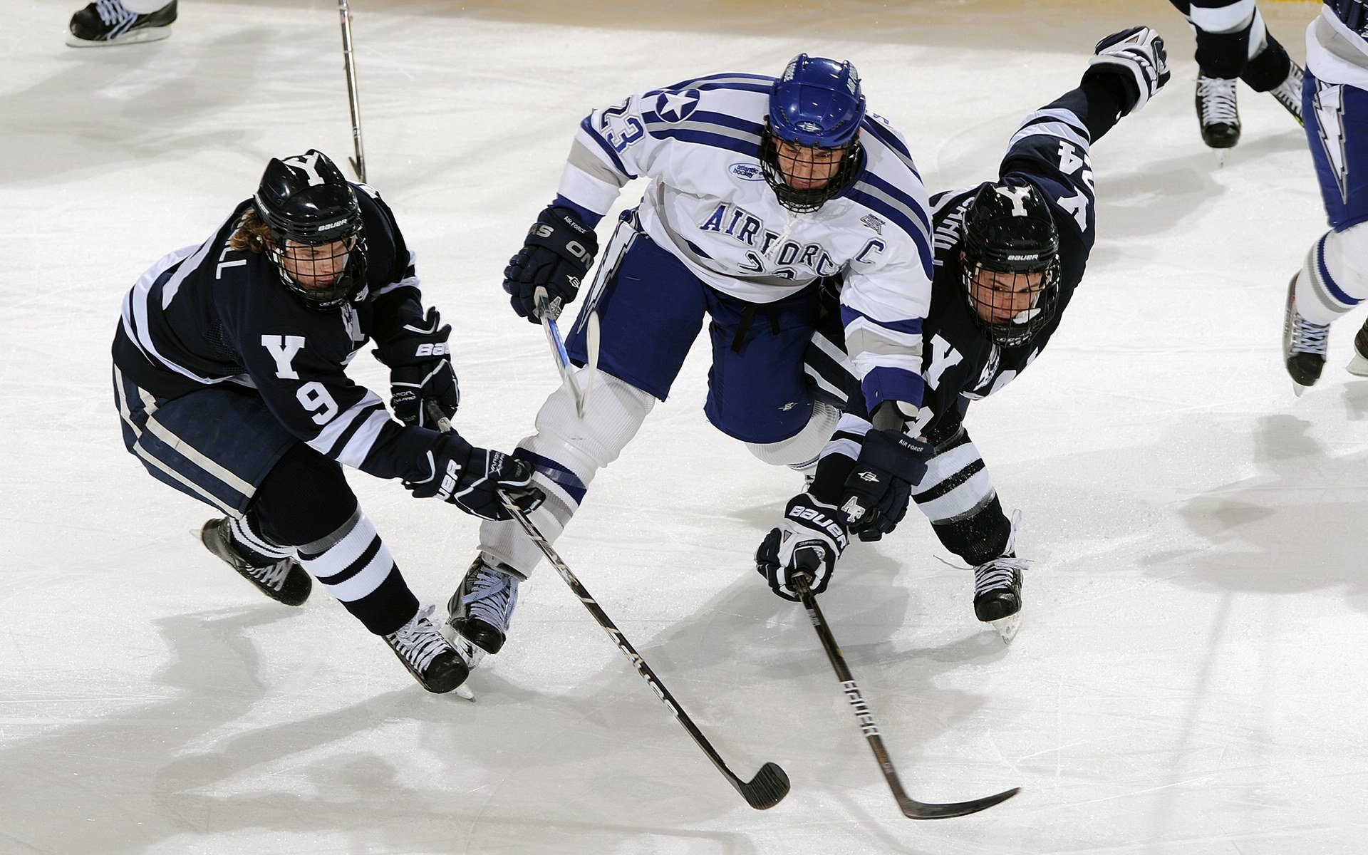 爱游戏娱乐网址-青少年篮球冬训营正式开营聚焦专项技术提升，青少年篮球训练夏令营